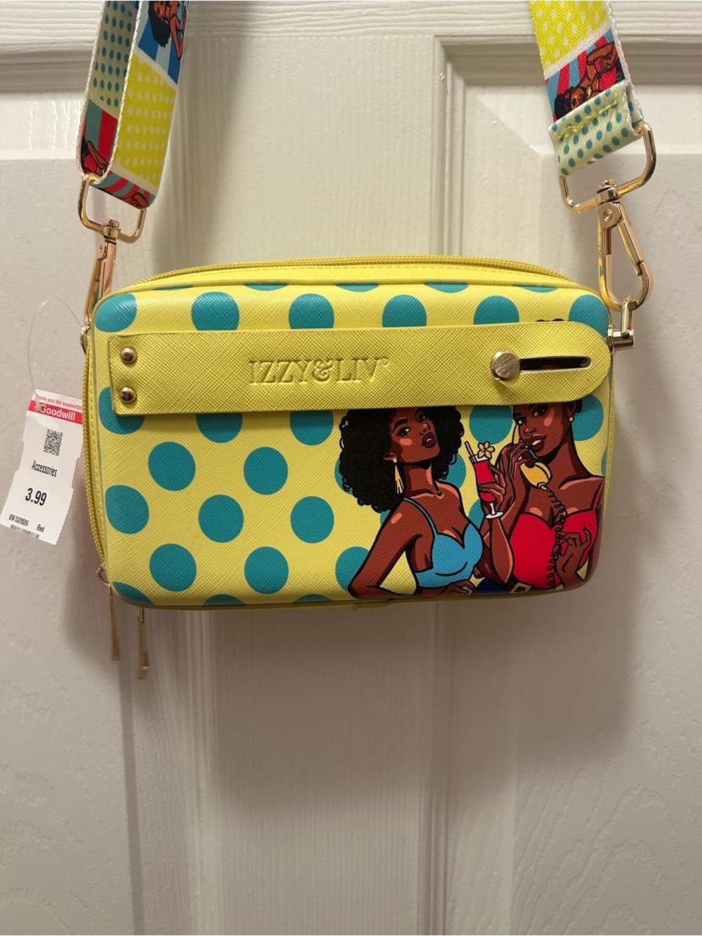 Rare Izzy & Liv Brown Sugar Pop Art Camera Crossbody Bag